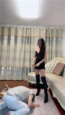 【盖洛】长靴美腿踩虐/鞭打/狗盆喂食_绳艺库视频下载