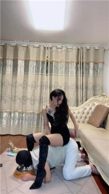 图片[5]-盖洛】长靴美腿踩虐/鞭打/狗盆喂食-绳艺资源网