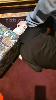 图片[4]-文文文】KTV-素人S-闻小白鞋黑棉袜-绳艺资源网