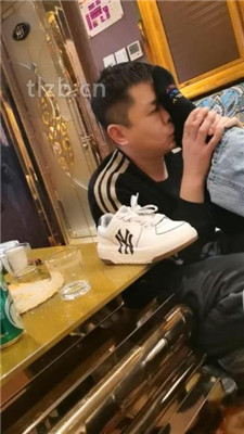 图片[9]-文文文】KTV-素人S-闻小白鞋黑棉袜-绳艺资源网