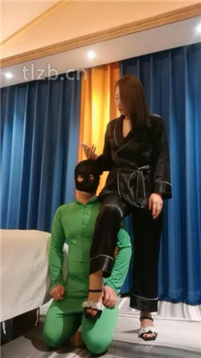 【冷御女王】物化人体家具-骑脖化妆_绳艺库视频下载