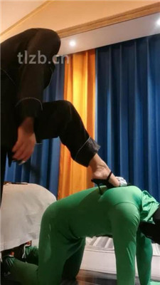 图片[6]-冷御女王】物化人体家具-骑脖化妆-绳艺资源网