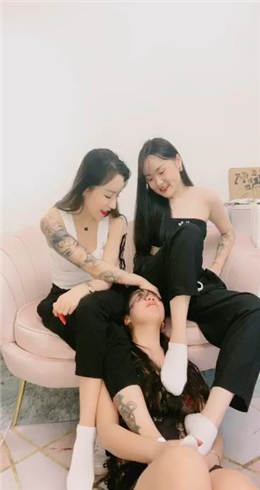 图片[1]-沐夏大大 母狗给老子清理鞋底-绳艺资源网