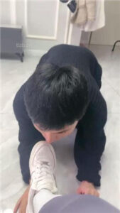 【樱木花椒】调00后小笨狗-手脚耳光/踢裆恋足_绳艺库视频下载