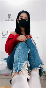 凌夏开发闺蜜做母狗现场试试圣水_绳艺库视频下载