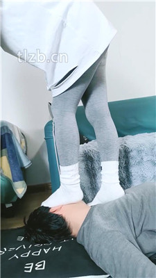 图片[12]-幽魅】运动鞋白袜全体重踩地毯/白袜蹂躏狗脸-绳艺资源网