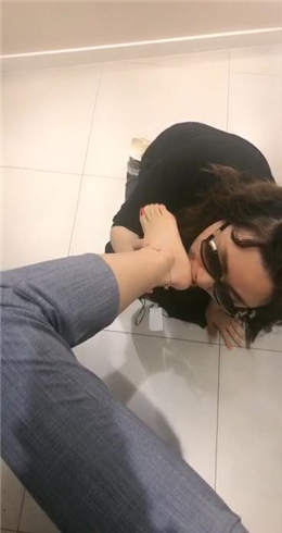 图片[1]-歌迪丝 服装店骑母狗 继续踩踏-绳艺资源网