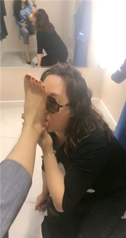 图片[1]-歌迪丝 服装店骑母狗 继续踩踏-绳艺资源网