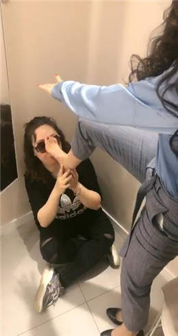 图片[1]-歌迪丝 服装店骑母狗 继续踩踏-绳艺资源网