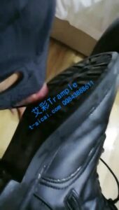 微甜S-双主赏赐乖狗舔日常穿的脏鞋底舔黑舌头_绳艺库视频下载