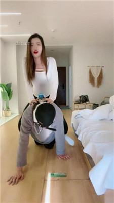 图片[11]-琪琪美美子】调03年小奶狗-跪舔长靴/踩踏骑马/钻胯-绳艺资源网