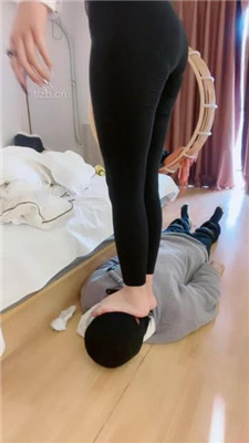 图片[20]-琪琪美美子】调03年小奶狗-跪舔长靴/踩踏骑马/钻胯-绳艺资源网