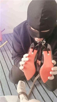 图片[4]-bibi团】狗笼圈养囚禁/人体鞋架/伺候沐足-绳艺资源网