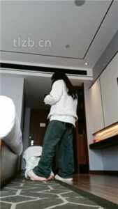 【爱可呀】双S-伺候超模学姐-胯下羞辱/舔脚清理鞋底_绳艺库视频下载