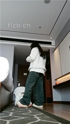 【爱可呀】双S-伺候超模学姐-胯下羞辱/舔脚清理鞋底_绳艺库视频下载