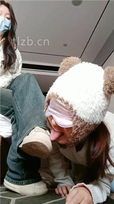 图片[3]-爱可呀】双S-伺候超模学姐-胯下羞辱/舔脚清理鞋底-绳艺资源网