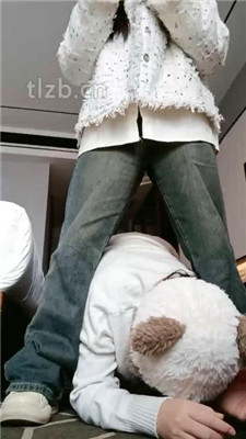 图片[2]-爱可呀】双S-伺候超模学姐-胯下羞辱/舔脚清理鞋底-绳艺资源网