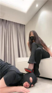 【糯糯】提档/耳光/踹脸/恋足狂舔_绳艺库视频下载