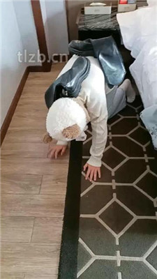 图片[15]-爱可呀】双S-伺候超模学姐-胯下羞辱/舔脚清理鞋底-绳艺资源网