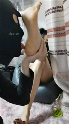 图片[6]-皮皮】漂亮女郎-性感大长腿踩脚垫-绳艺资源网