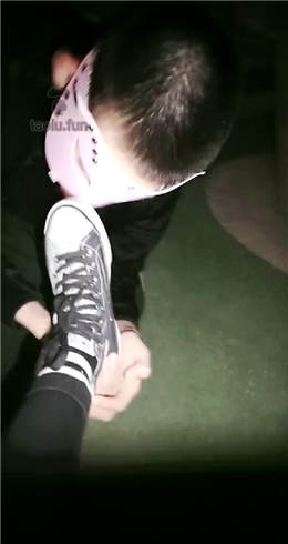 图片[1]-甜心 户外黄河边遛狗-绳艺资源网