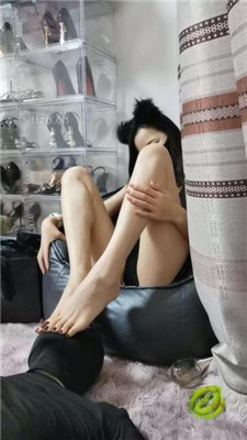 图片[8]-皮皮】漂亮女郎-性感大长腿踩脚垫-绳艺资源网