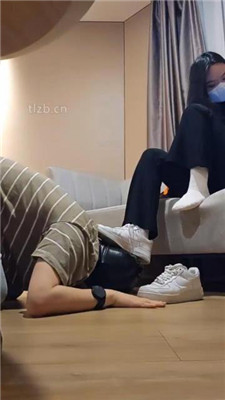 图片[5]-广州上头姐妹s】跪舔小白鞋白袜/踩踏/裸足插嘴-绳艺资源网