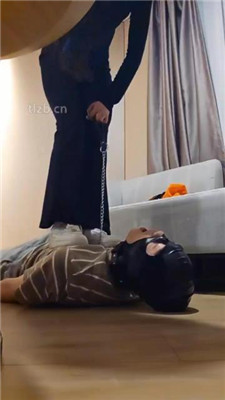 图片[6]-广州上头姐妹s】跪舔小白鞋白袜/踩踏/裸足插嘴-绳艺资源网