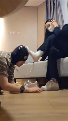 图片[4]-广州上头姐妹s】跪舔小白鞋白袜/踩踏/裸足插嘴-绳艺资源网