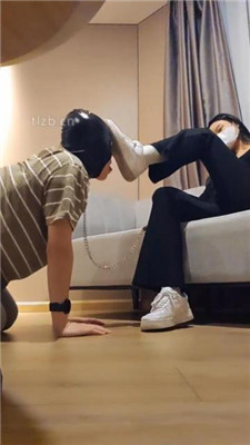 图片[7]-广州上头姐妹s】跪舔小白鞋白袜/踩踏/裸足插嘴-绳艺资源网