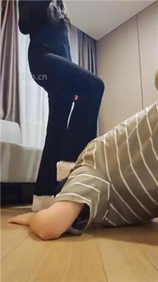 图片[11]-广州上头姐妹s】跪舔小白鞋白袜/踩踏/裸足插嘴-绳艺资源网