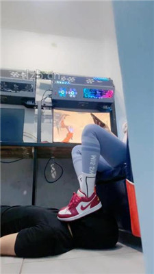 图片[9]-小妮】网吧-电竞桌底甘愿做奴完整版】-绳艺资源网