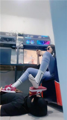 图片[10]-小妮】网吧-电竞桌底甘愿做奴完整版】-绳艺资源网