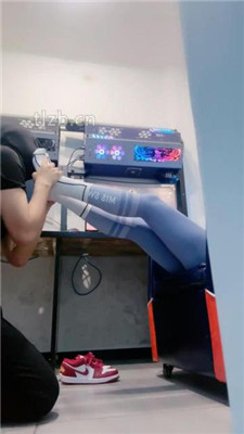 图片[11]-小妮】网吧-电竞桌底甘愿做奴完整版】-绳艺资源网