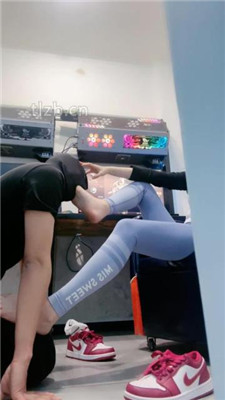 图片[15]-小妮】网吧-电竞桌底甘愿做奴完整版】-绳艺资源网