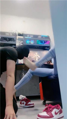 图片[14]-小妮】网吧-电竞桌底甘愿做奴完整版】-绳艺资源网