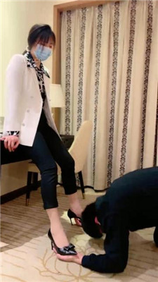 【丹祖宗】御姐S-高跟踩踏/提档/近距离舔肉丝脚_绳艺库视频下载