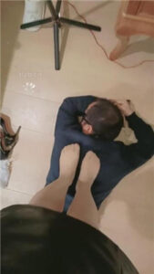 【莉轩】滴蜡/肉丝脚踩踏_绳艺库视频下载