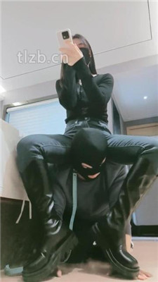 图片[2]-妮蔻】长靴踩狗头/人肉座椅/踩踏/舔脏鞋底/闻鞋闻白袜-绳艺资源网