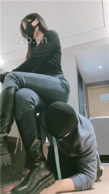 图片[3]-妮蔻】长靴踩狗头/人肉座椅/踩踏/舔脏鞋底/闻鞋闻白袜-绳艺资源网