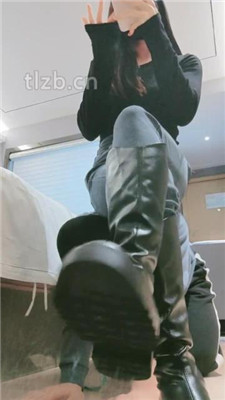 图片[7]-妮蔻】长靴踩狗头/人肉座椅/踩踏/舔脏鞋底/闻鞋闻白袜-绳艺资源网