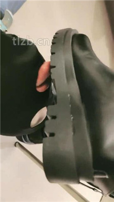 图片[9]-妮蔻】长靴踩狗头/人肉座椅/踩踏/舔脏鞋底/闻鞋闻白袜-绳艺资源网