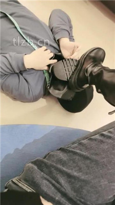 图片[10]-妮蔻】长靴踩狗头/人肉座椅/踩踏/舔脏鞋底/闻鞋闻白袜-绳艺资源网