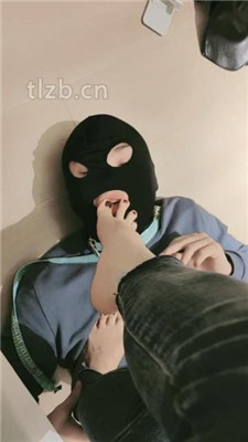 图片[19]-妮蔻】长靴踩狗头/人肉座椅/踩踏/舔脏鞋底/闻鞋闻白袜-绳艺资源网