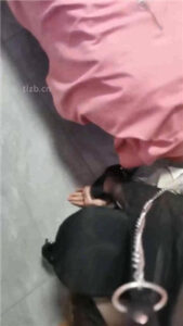 【皮皮】性感女王S-黑丝美腿诱惑踩虐_绳艺库视频下载