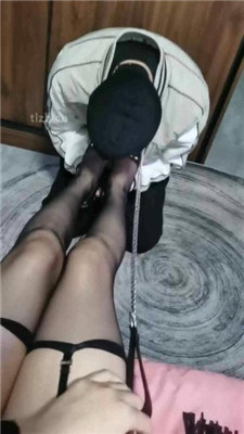 图片[4]-皮皮】性感女王S-黑丝美腿诱惑踩虐-绳艺资源网