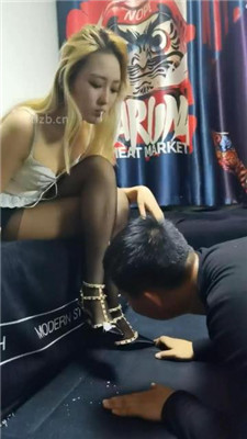 图片[4]-丝温】跪舔铆钉高跟黑丝/臭脚喂食/骑马转胯踩踏-绳艺资源网