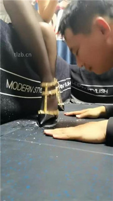 图片[6]-丝温】跪舔铆钉高跟黑丝/臭脚喂食/骑马转胯踩踏-绳艺资源网