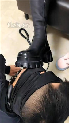 【文文文文】素人3S-原味脚脏鞋踩虐辱【四视角版】_绳艺库视频下载