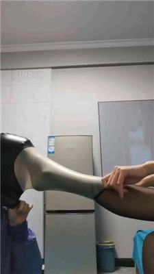 【皮皮】邻居小弟偷闻臭鞋被发现_绳艺库视频下载